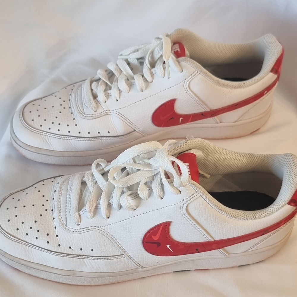 Nike Men's White and Red Sneakers Size 11US